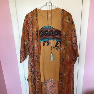 Boutique t shirt and duster
